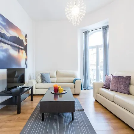 Flh Graca Spacious Flat דירה